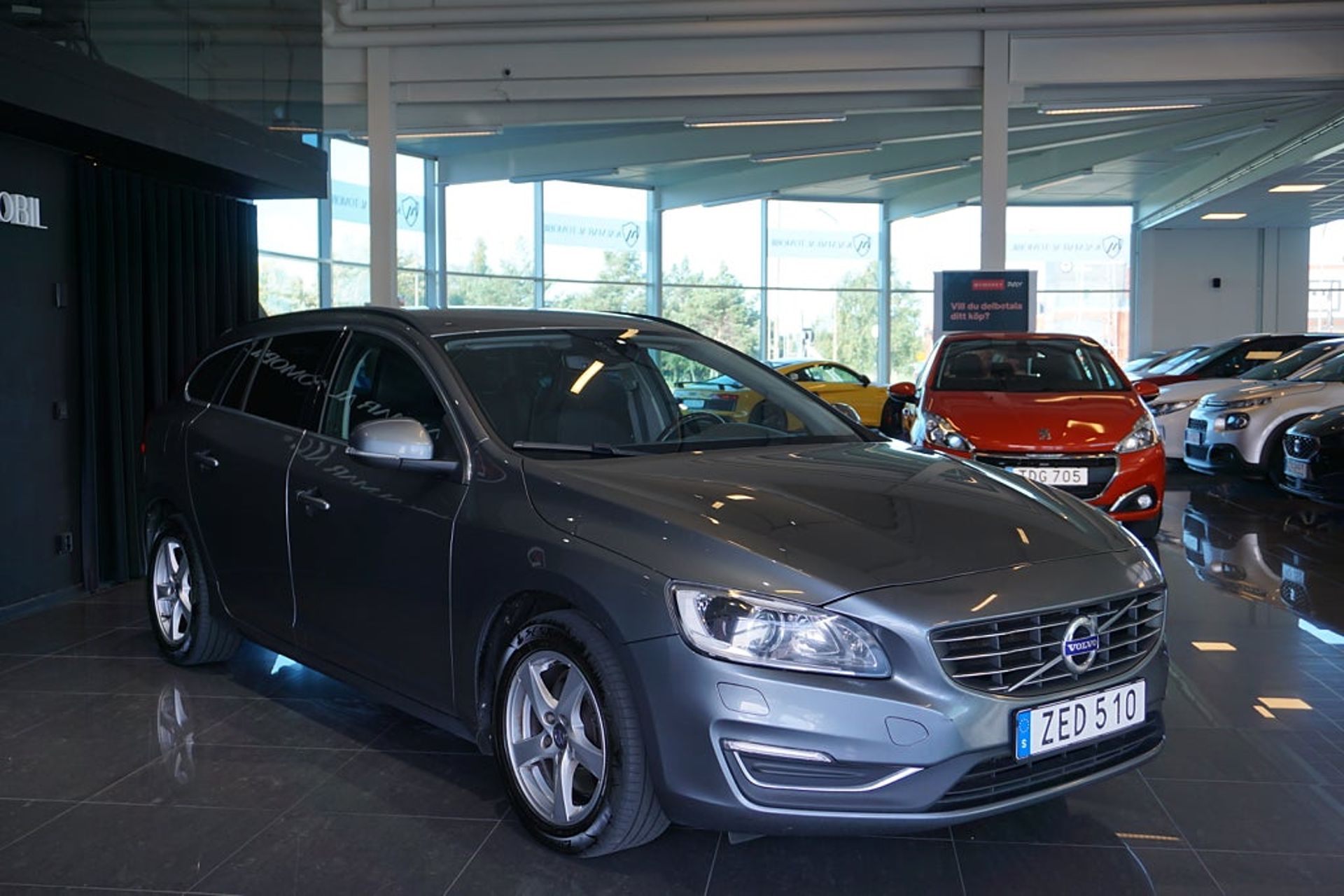 Volvo V60 D3 Geartronic Classic Momentum 2018, photo 2/10