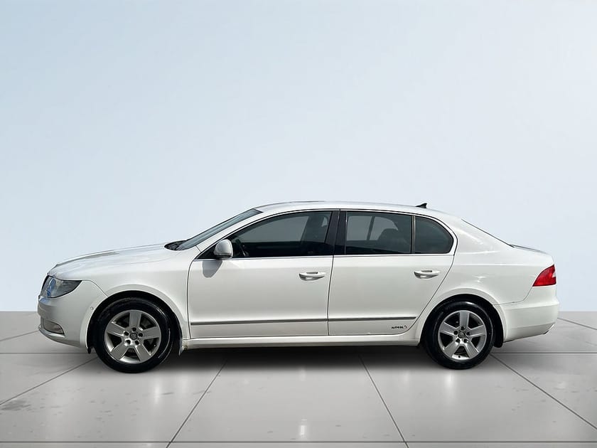 Bild 4 av Škoda Superb Skoda 1.8 TSI Elegance Dragkrok/SoV-Däck/Psensorer