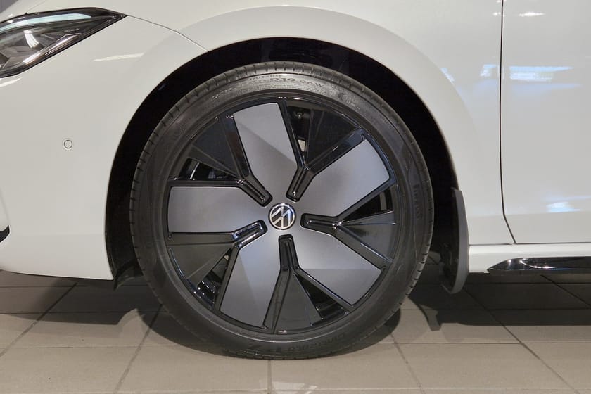 Bild 3 av Volkswagen Passat Sportscombi 2.0 TDI 193 DSG7 4M R-LINE
