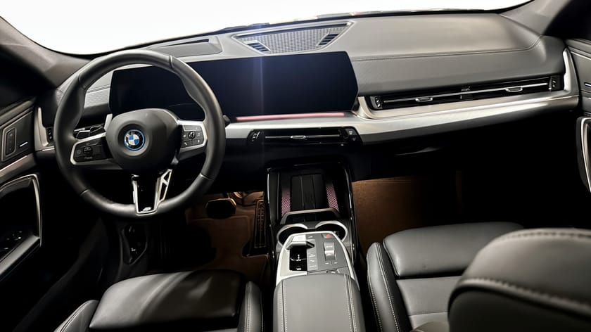 Bild 4 av BMW iX2 xDrive30 M sport / El-stol / Drag