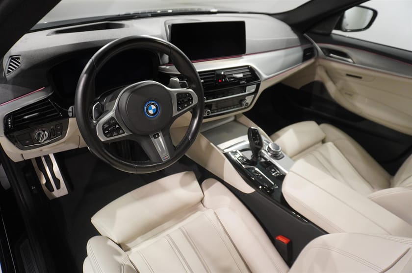 Bild 3 av BMW 545e xDrive Sedan M Sport Headup H K PA Drag