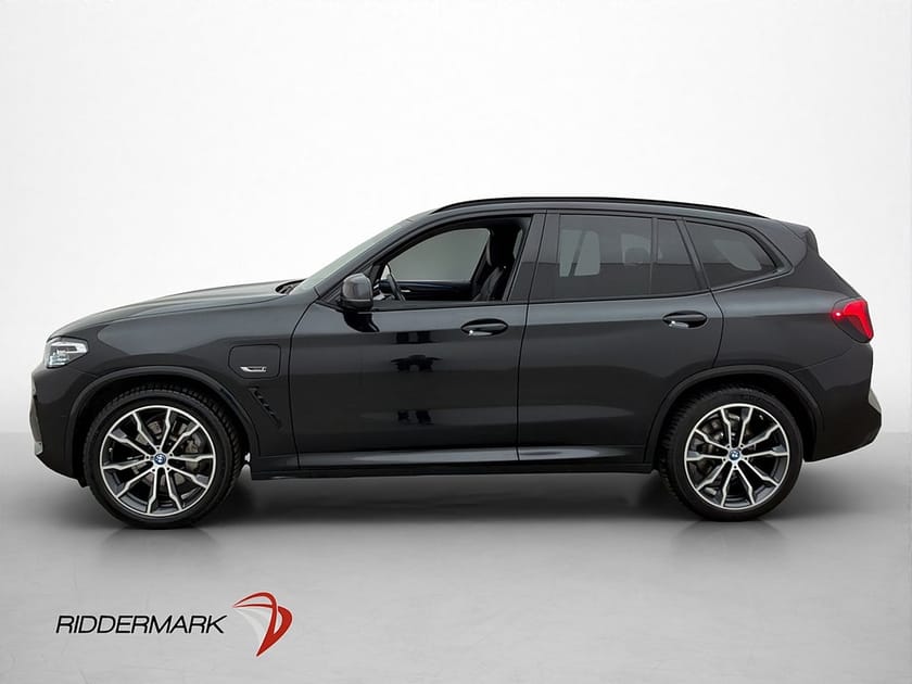 Bild 4 av BMW X3 xDrive30e 292hk M Sport Skinn Kamera Drag Ambient