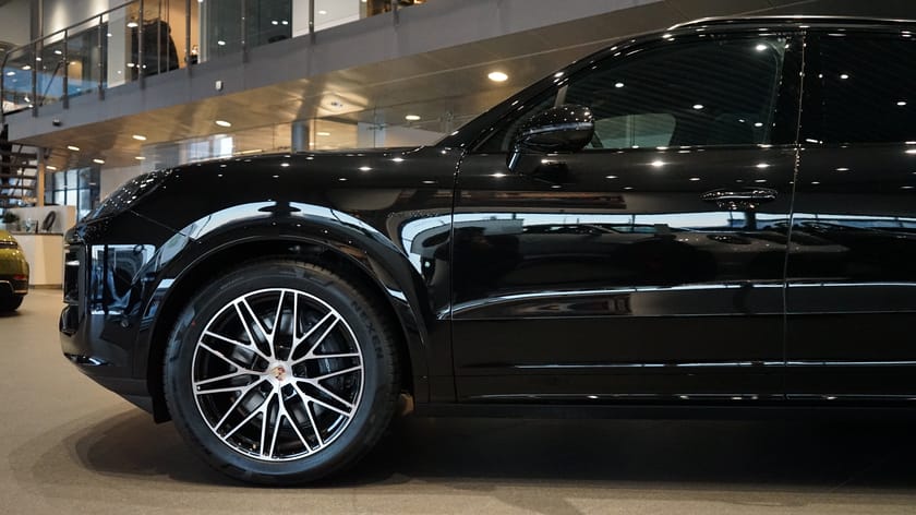 Bild 4 av Porsche Cayenne E-Hybrid Black Edition