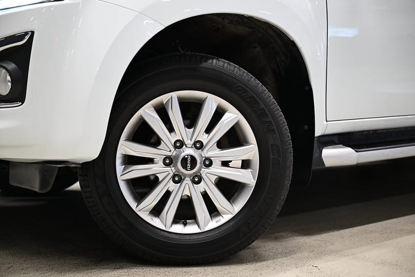 Bild 5 av Isuzu D-Max Space Cab 163HK Automat|Kranbil|Kran|Flak|EnÄgare|Leasbar|SeUtr!