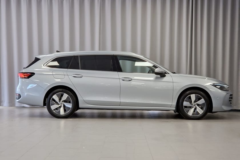 Bild 3 av Volkswagen Passat Sportscombi B9 Business | Drag | Navi | P-värmare