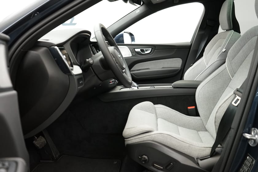 Bild 5 av Volvo XC60 T8 Ultra Bright, Dragkrok, Taklucka, Parkeringskamera 360, Navigation