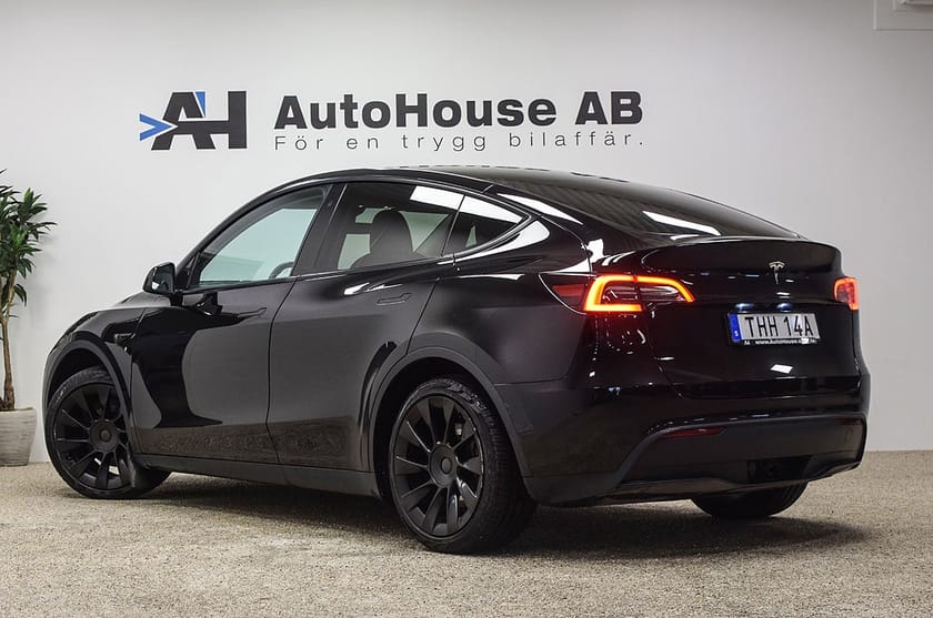 Bild 2 av Tesla Model Y Standard Range RWD Drag Induction Svensksåld