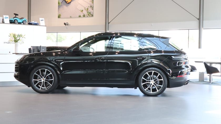 Bild 3 av Porsche Cayenne E-Hybrid / Sportavgassystem / Soft-Close / BOSE / Passagerardisplay /