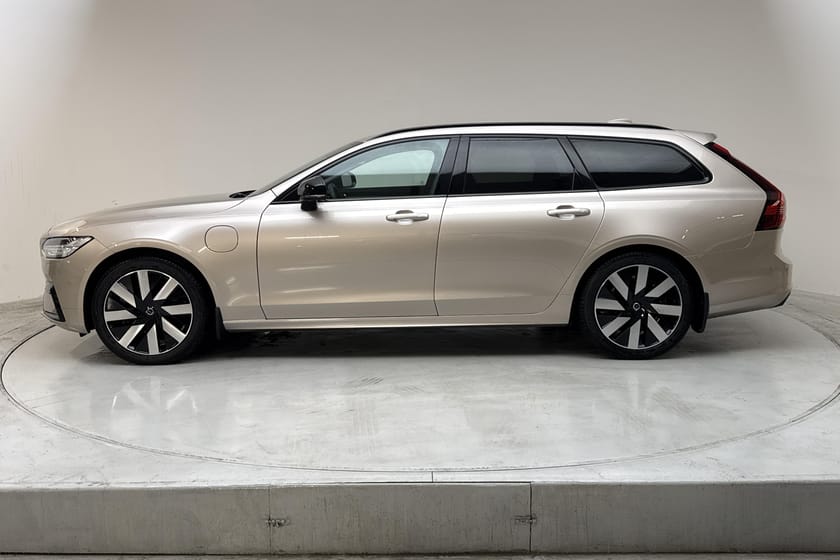 Bild 2 av Volvo V90 T8 AWD Recharge 455hk Ultra Dark Panorama H/K