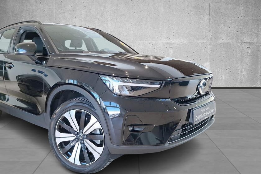 Bilde 2 av Volvo XC40 Recharge Twin Plus, semielektrisk hengerfeste++