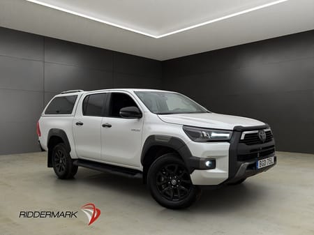Toyota Hilux Dubbelhytt Invincible 2.8 4WD Dragkrok JBL Diff Kåpa Moms