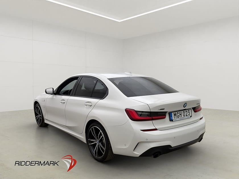 Bild 5 av BMW 330e xDrive Sedan M-Sport Navi Kamera Drag Adapt Carplay