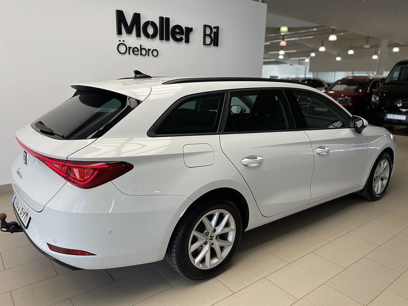 Bild 4 av SEAT Leon Sportstourer 1.5eETSI 150 HK DSG|Värmare|Drag|B-kamera