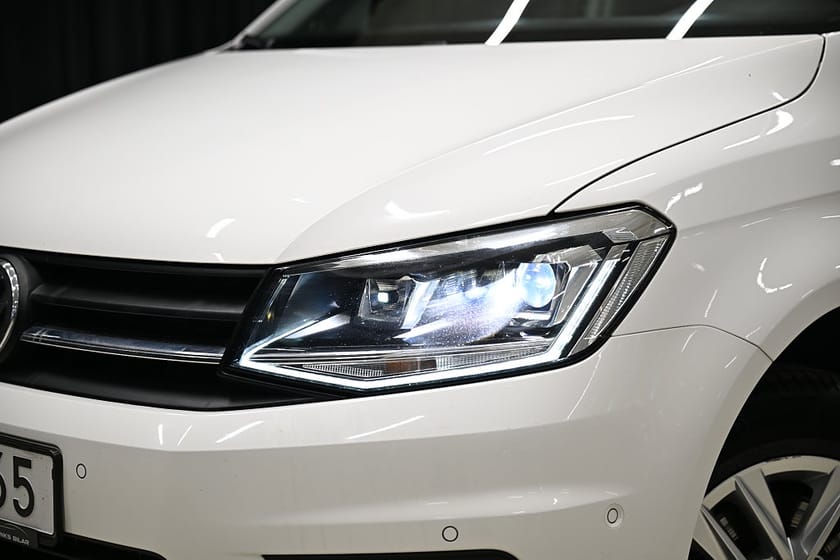 Bild 4 av Volkswagen Caddy Van DSG 102HK Nedlackad|LED|Girafflucka|Inredning|SeUtr!!