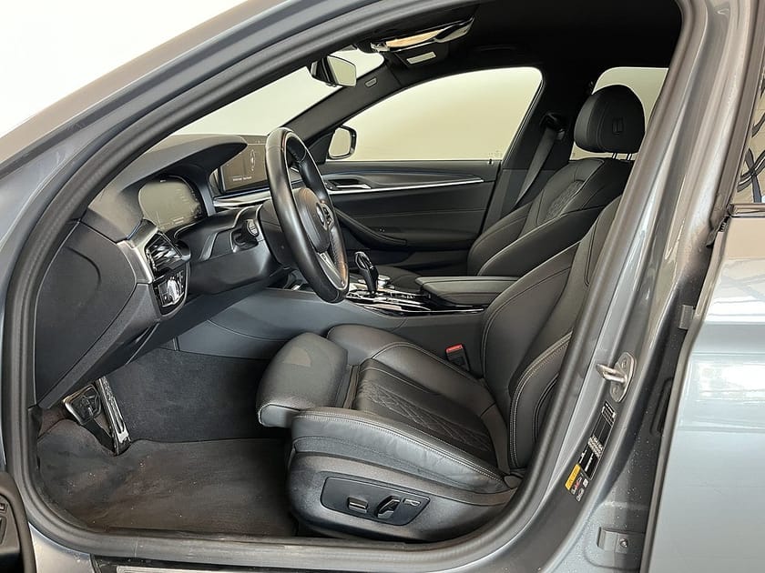 Bild 5 av BMW 530e xDrive Touring M Sport Drag HiFi Rattvärme Park Assist
