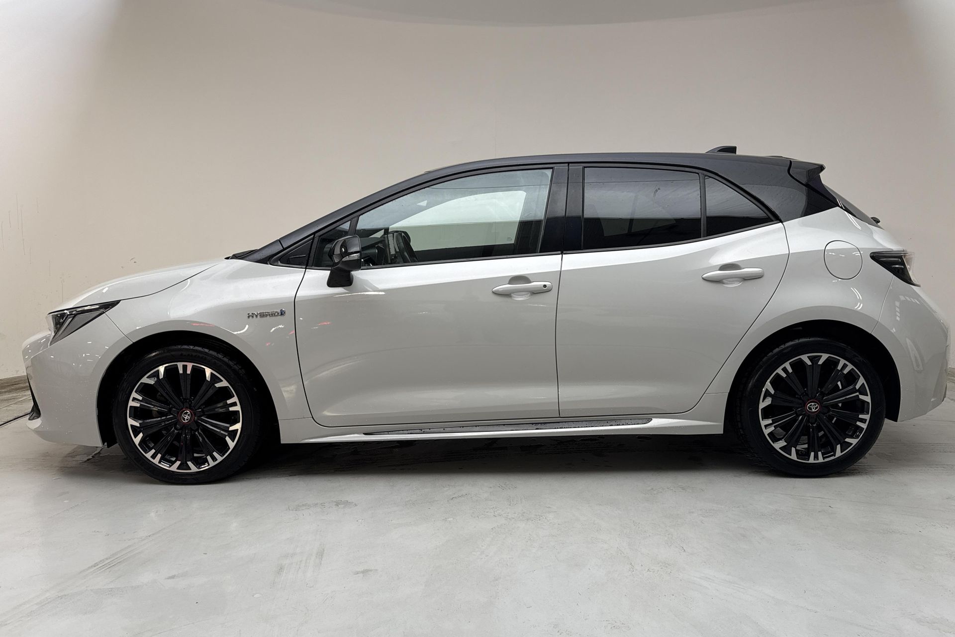 Toyota Corolla Hybrid 2020, photo 2/10