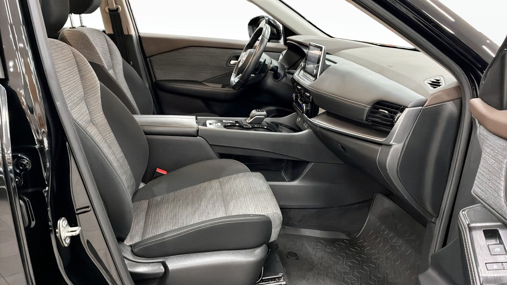 Nissan X-Trail 1.5 VC-T Mild-Hybrid 2023, photo 3/10