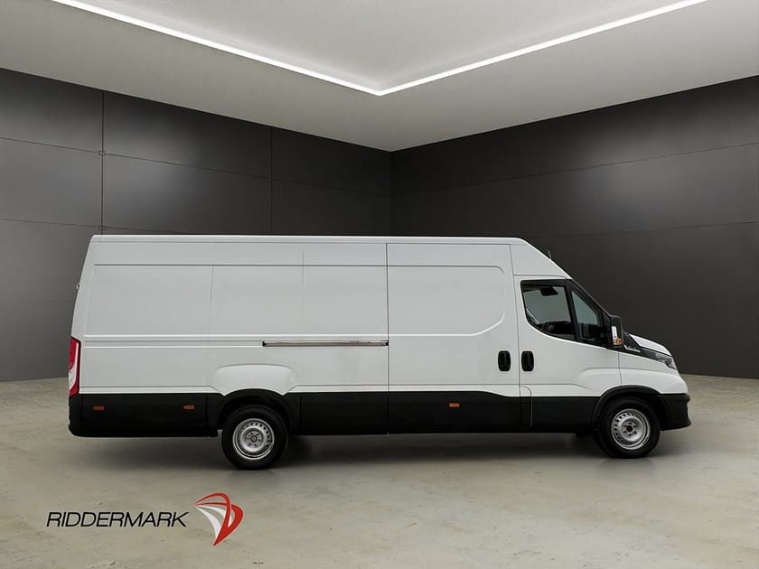 Bild 2 av Iveco Daily 35-140 Van L4H2 2.3 Värm Bluetooth 3-Sits Farthållare Moms