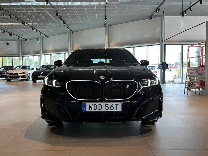 Bild 2 av BMW i5 eDrive40 Touring M Sport Pro D/A Plus H/K Drag