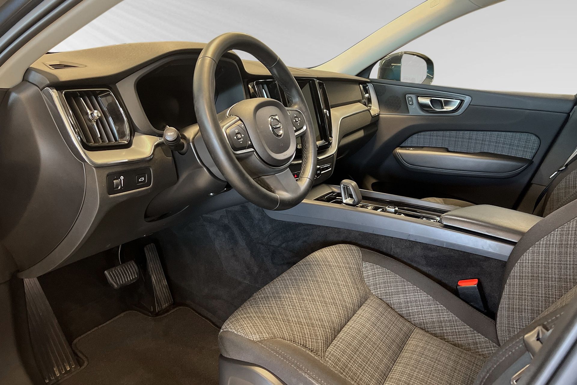 Volvo XC60 B5 Momentum 2022, bild 7/10