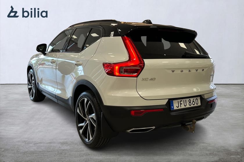 Bild 2 av Volvo XC40 D4 AWD R-Design Intro Edition / Panorama / LED Ramp