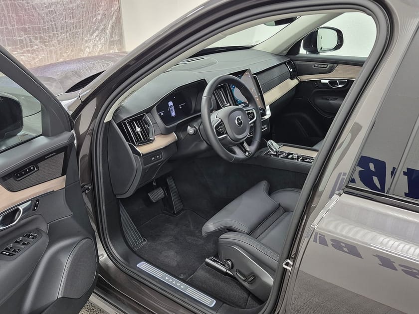Bild 2 av Volvo XC90 T8 Recharge Ultra Dark 7-sits plug in 456HK 4x4 Panora