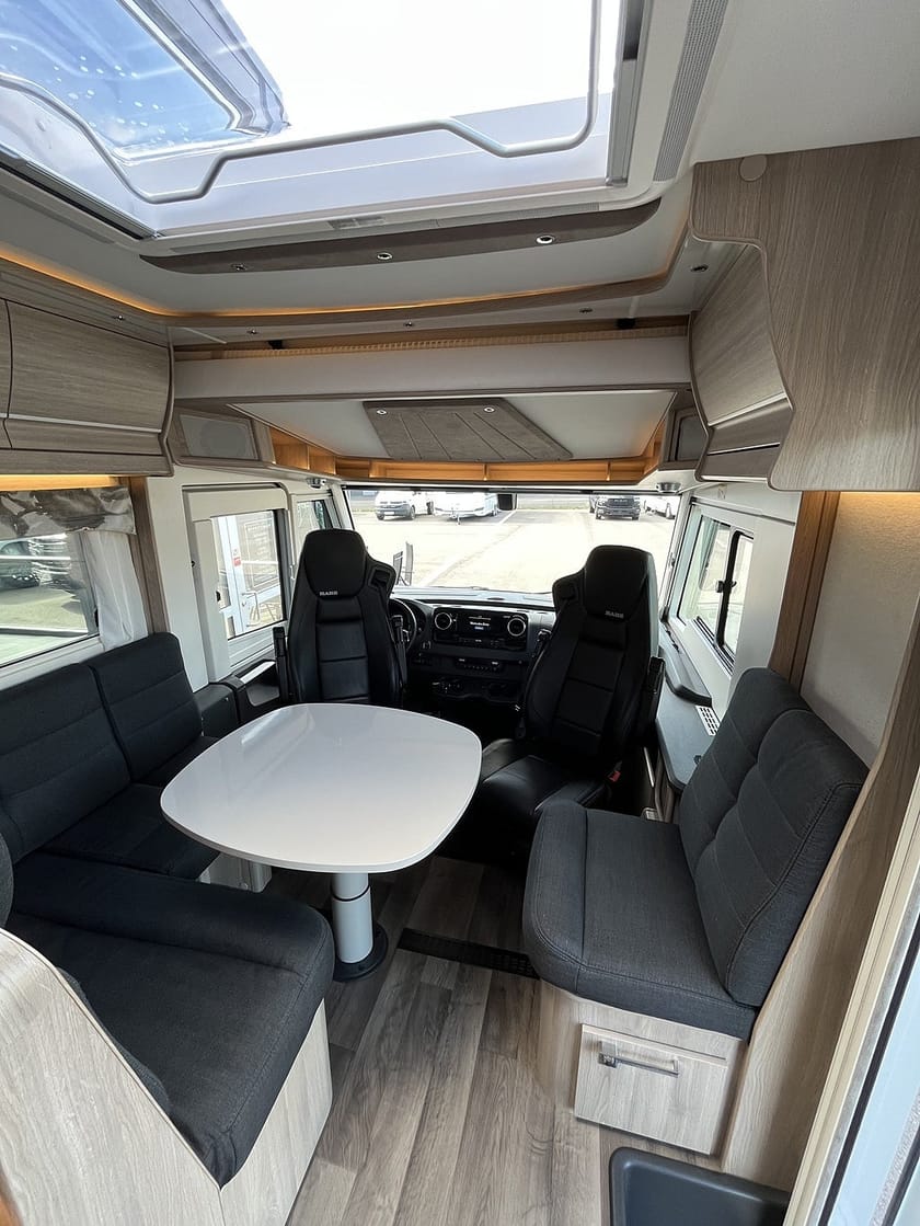 Bild 5 av Kabe Campervan Mercedes-Benz Travel Master Crown 810 LQB Tandem Hydrauliska stödben/Elmarkis/