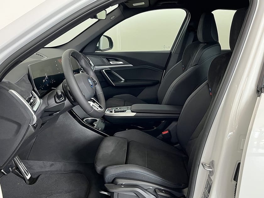 Bild 5 av BMW iX1 eDrive20 M Sport Rattvärme Drag Adpt Farth Sportstolar