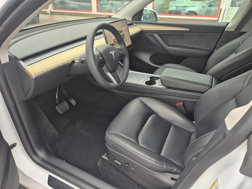 Bild 2 av Tesla Model Y Standard Range RWD