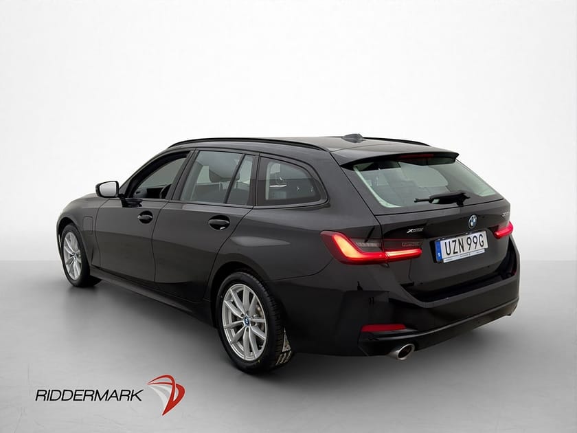 Bild 2 av BMW 330e xDrive Touring 292hk Widescreen CarPlay Navi