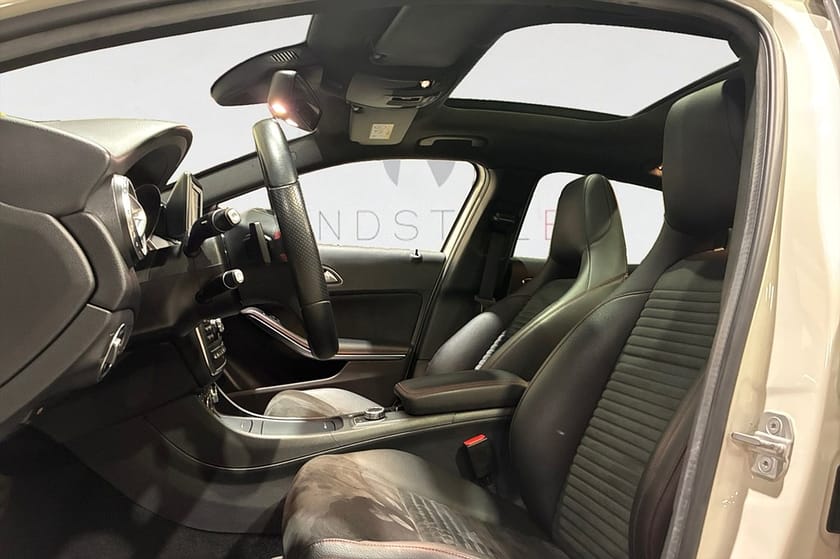 Bild 3 av Mercedes-Benz GLA 220 CDI 4MATIC 170 HK AUT 4M AMG M&K PANO PDC 11400MIL 19"