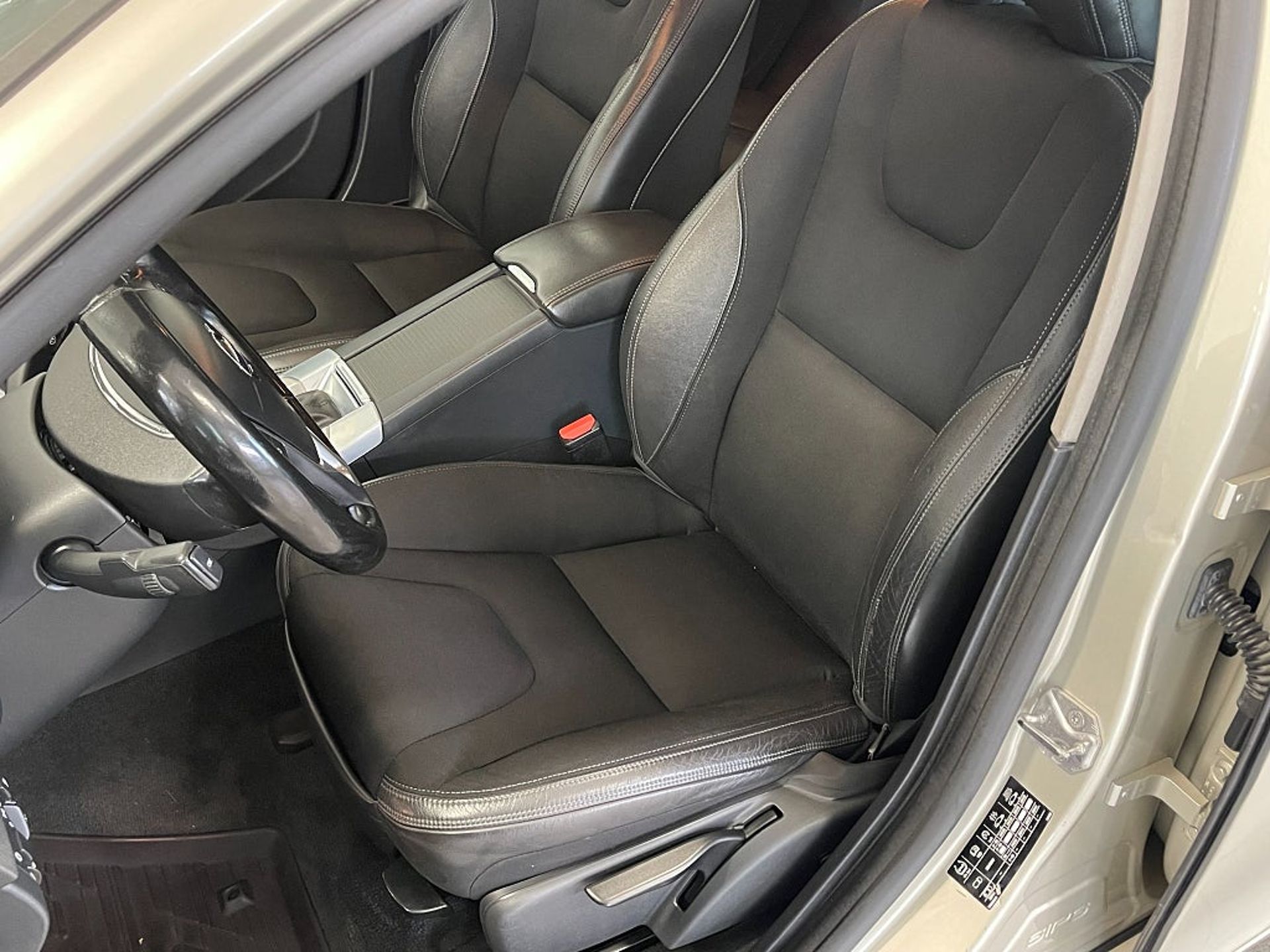 Volvo V60 D4 Geartronic VÄRMARE 190hk 2017, bild 6/10