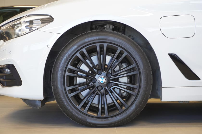 Bild 2 av BMW 530e xDrive iPerformance Sedan Sport Line HiFi Connectedprof