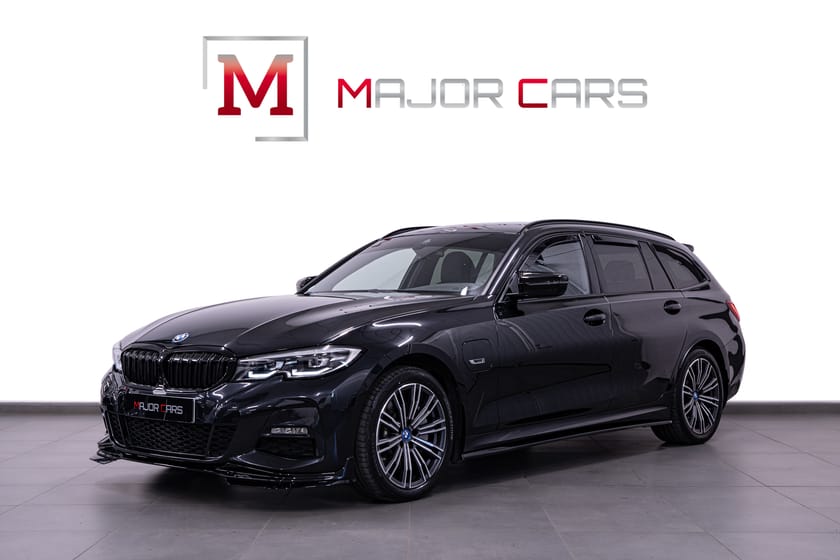 Bild 1 av BMW 330e xDrive Touring M Sport Cockpit Maxton Skinn Ambient M-Chassi