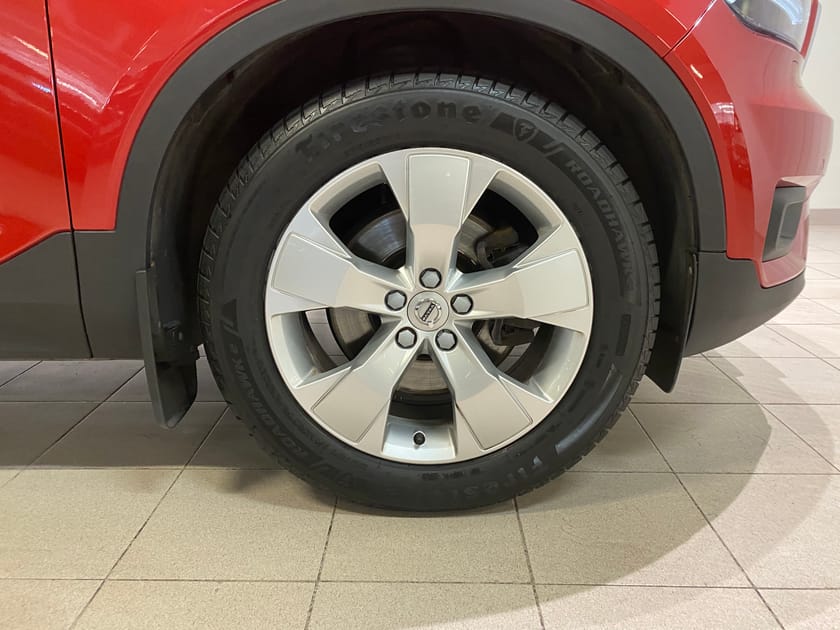 Bild 3 av Volvo XC40 D4 AWD Momentum Advanced Edition