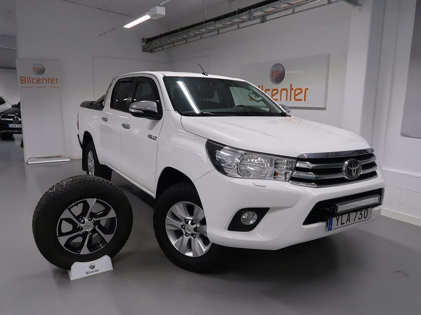 Bild 1 av Toyota Hilux Dubbelhytt 2.4 AWD V-Däck ingår Värmare-Drag-Kamera-Fla