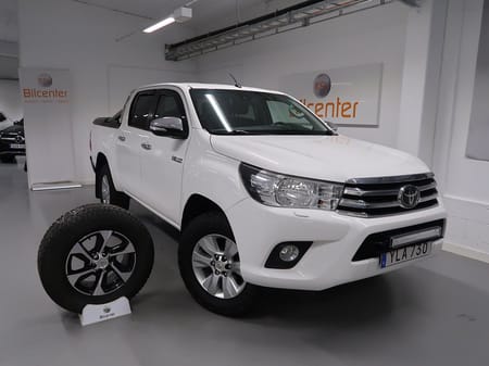 Toyota Hilux Dubbelhytt 2.4 AWD V-Däck ingår Värmare-Drag-Kamera-Fla