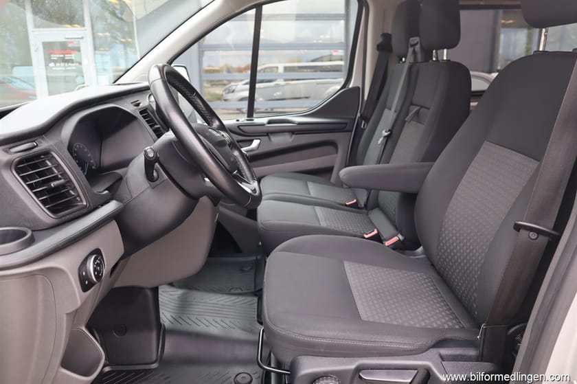 Bild 3 av Ford Transit Custom 320 Kombi 2.0 TDCi L2H1 130hk Dragkrok Backkamera 9 sits