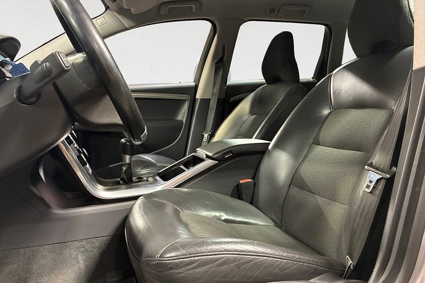 Bild 3 av Volvo V70 T4F 180 HK MOMENTUM FARTHÅLLARE PDC KAMREM BYTT 16"