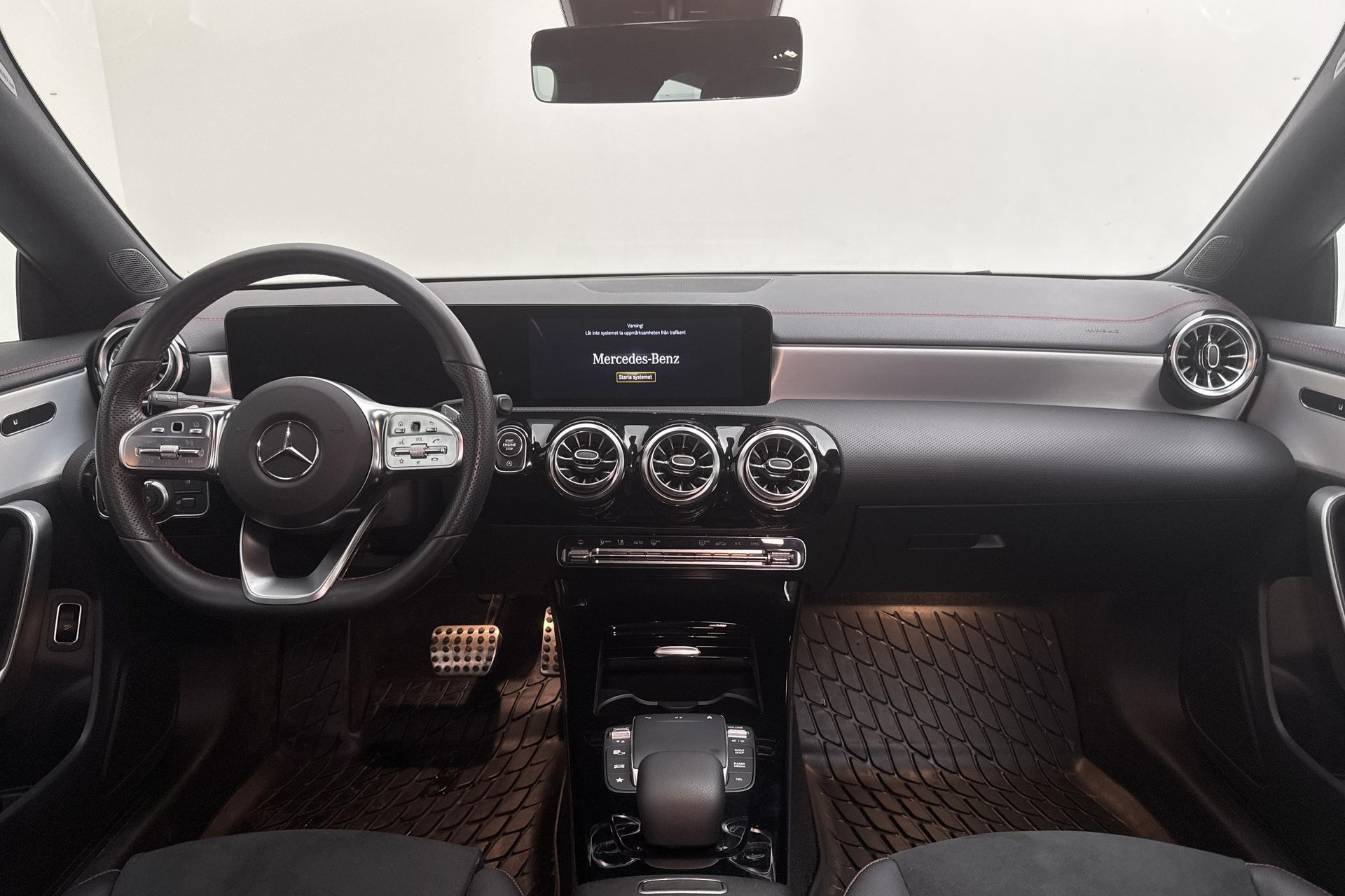 Mercedes-Benz CLA 200 2023, photo 7/10