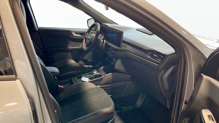 Bild 3 av Ford Kuga Plug-In Hybrid ST-Line X | PHEV 243hk | Black Edition | PL: 4295:- |