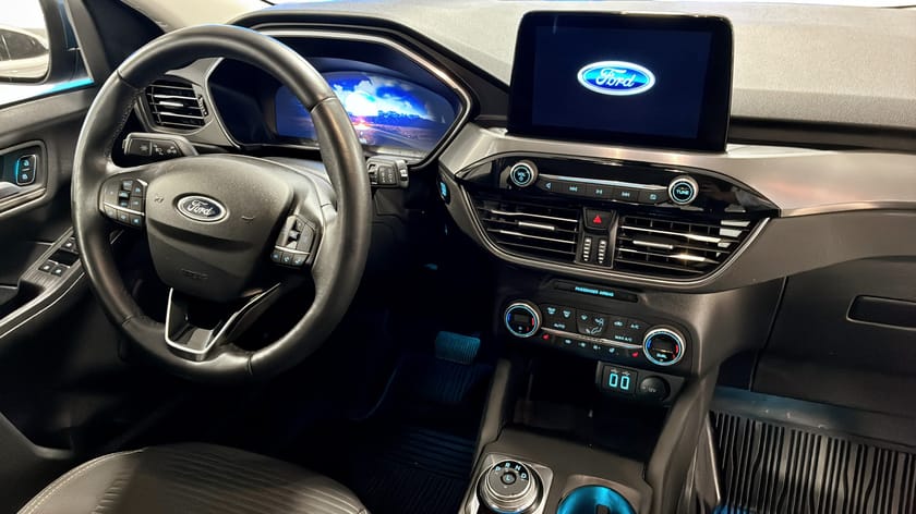 Bild 4 av Ford Kuga Plug-In Hybrid Titanium PHEV 225hk Automat