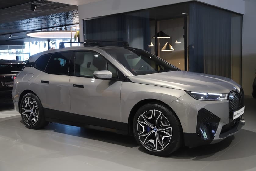 Bild 1 av BMW iX xDrive50 xDrive 50 / 22" / B&W / PANO / Massage
