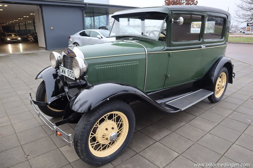 Bild 2 av Ford Model A Fordor 3-fönsters Sedan 3.3 Tudor Handgas Koffert