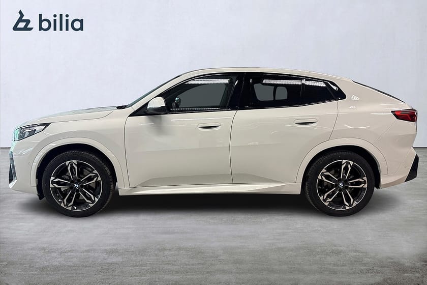 Bild 3 av BMW iX2 xDrive30 xDrive 30 M-Sport | Aktiv farth. | Drag | Tonade rutor
