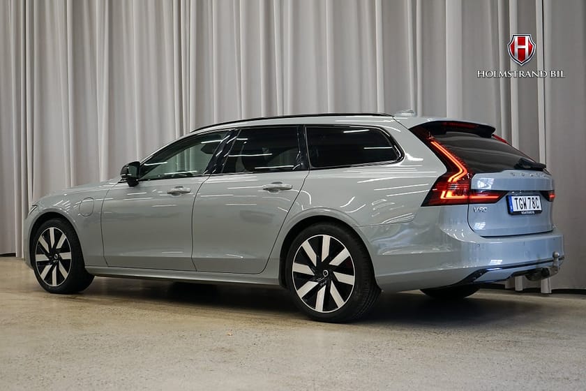 Bild 5 av Volvo V90 Recharge T6 AWD Plus Dark B&W Drag Kamera BLIS Läder