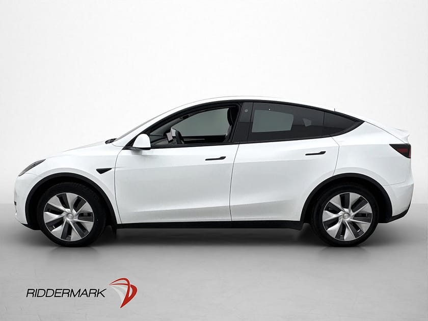 Bild 5 av Tesla Model Y Standard Range RWD 299hk Drag Pano Kamera Moms AP