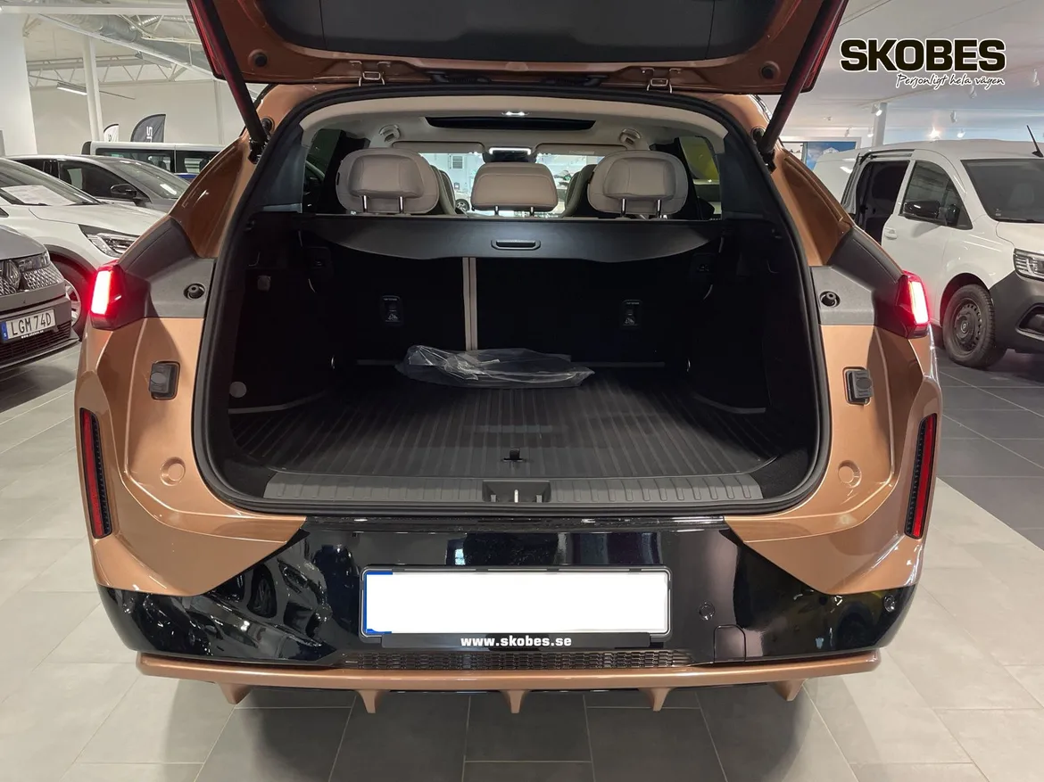 Lynk & Co 08 PHEV