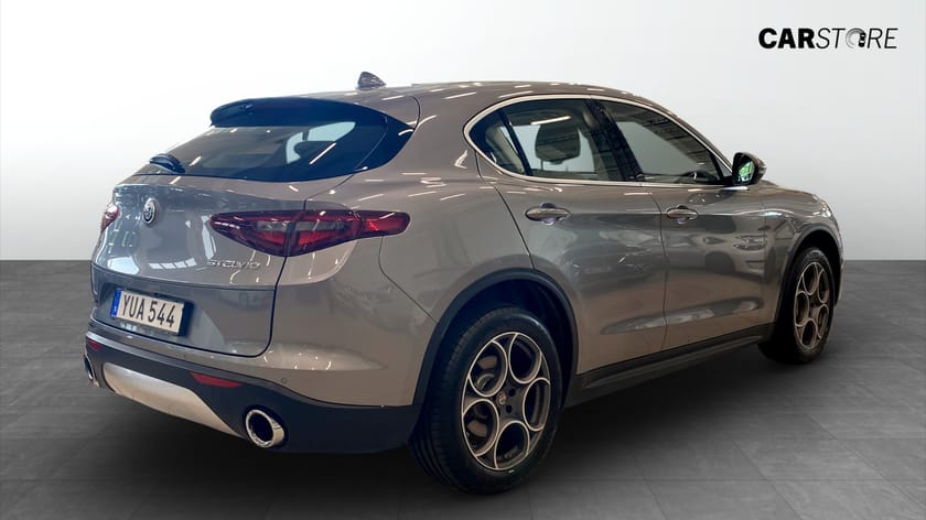 Bild 2 av Alfa Romeo Stelvio 2.0 Turbo 16V Q4 280hk BACKKAMERA - SKINN - VÄRMARE