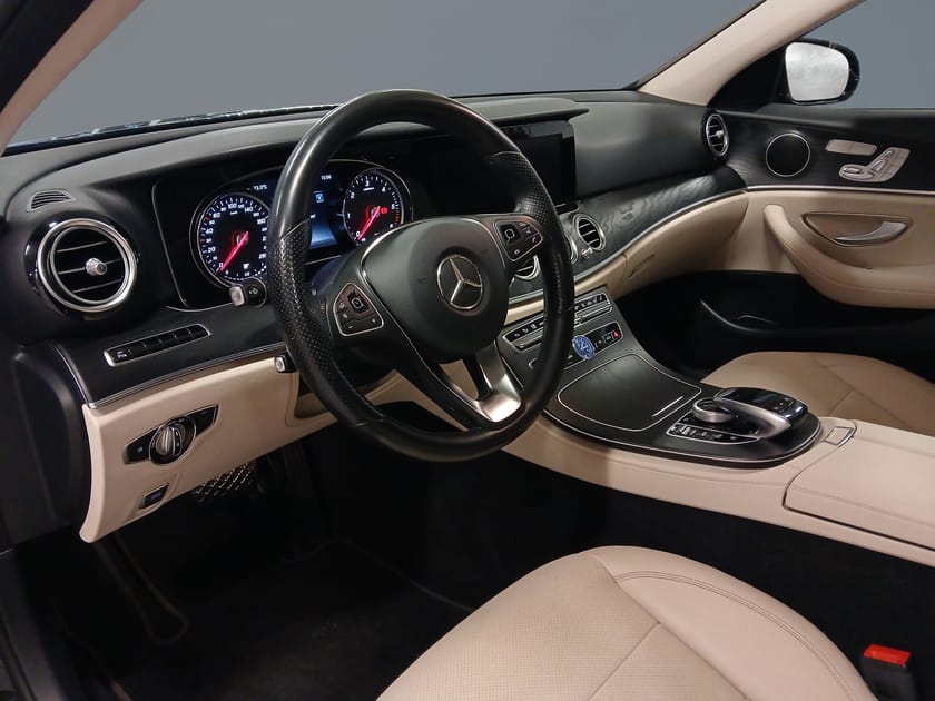 Bild 4 av Mercedes-Benz E 220 T d 9G-Tronic//AMG LINE//360-kamera//